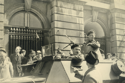 501114 Afbeelding van bevelvoerend officier van het 49th Reconnaissance Regiment, lt.col. J.P.F. Miles D.S.O. van de ...